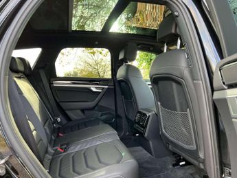 VOLKSWAGEN TOUAREG 3.0 Touareg V6 Black Edition TDI Auto 4WD 5dr