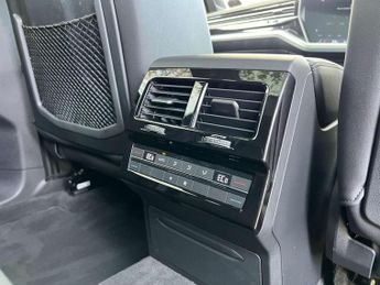 VOLKSWAGEN TOUAREG 3.0 Touareg V6 Black Edition TDI Auto 4WD 5dr