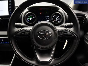 TOYOTA YARIS 1.5 VVT-h Design Hatchback 5dr Petrol Hybrid E-CVT Euro 6 (s/s) 