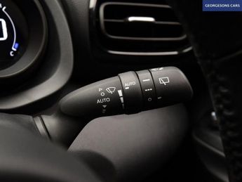 TOYOTA YARIS 1.5 VVT-h Design Hatchback 5dr Petrol Hybrid E-CVT Euro 6 (s/s) 