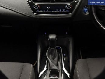 TOYOTA COROLLA 1.8 VVT-h GPF Icon Tech Hatchback 5dr Petrol Hybrid CVT Euro 6 (