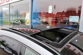 MERCEDES-BENZ GLA 2.0 GLA250 AMG Line (Premium Plus) SUV 5dr Petrol 7G-DCT 4MATIC 