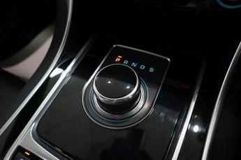 JAGUAR XE 2.0d R-Sport Saloon 4dr Diesel Auto Euro 6 (s/s) (180 ps)