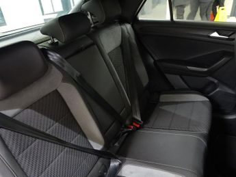 VOLKSWAGEN T-ROC 1.5 TSI GPF EVO R-Line SUV 5dr Petrol DSG Euro 6 (s/s) (150 ps)