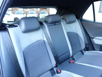 VOLKSWAGEN ID.3 Pro 58kWh Family Hatchback 5dr Electric Auto (145 ps)