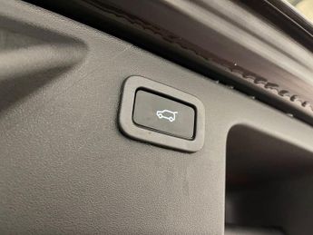 LAND ROVER DISCOVERY SPORT 2.0 TD4 HSE SUV 5dr Diesel Auto 4WD Euro 6 (s/s) (180 ps)