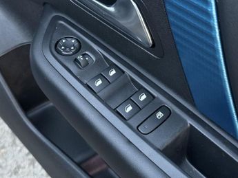 CITROEN e-C4 50kWh Shine Hatchback 5dr Electric Auto (136 ps)