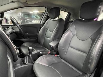 RENAULT CLIO 1.5 dCi Signature Nav Hatchback 5dr Diesel Manual Euro 6 (s/s) (