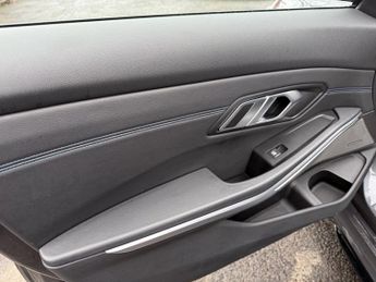 BMW 3 SERIES 2.0 320d M Sport Touring 5dr Diesel Auto xDrive Euro 6 (s/s) (19