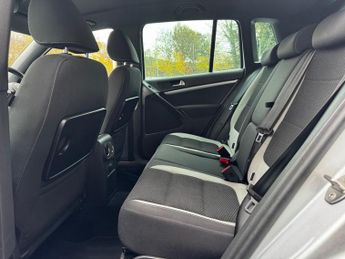 VOLKSWAGEN TIGUAN 2.0 TDI BlueMotion Tech R-Line SUV 5dr Diesel DSG 4WD Euro 5 (s/