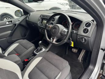 VOLKSWAGEN TIGUAN 2.0 TDI BlueMotion Tech R-Line SUV 5dr Diesel DSG 4WD Euro 5 (s/