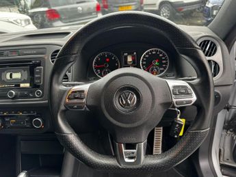 VOLKSWAGEN TIGUAN 2.0 TDI BlueMotion Tech R-Line SUV 5dr Diesel DSG 4WD Euro 5 (s/