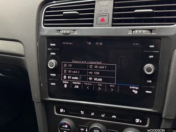 VOLKSWAGEN E-GOLF 35.8kWh e-Golf Hatchback 5dr Electric Auto (136 ps)