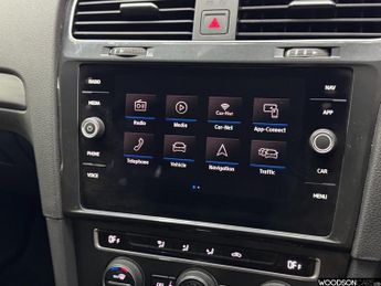 VOLKSWAGEN E-GOLF 35.8kWh e-Golf Hatchback 5dr Electric Auto (136 ps)