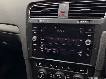 VOLKSWAGEN E-GOLF 35.8kWh e-Golf Hatchback 5dr Electric Auto (136 ps)