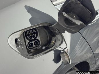 VOLKSWAGEN E-GOLF 35.8kWh e-Golf Hatchback 5dr Electric Auto (136 ps)