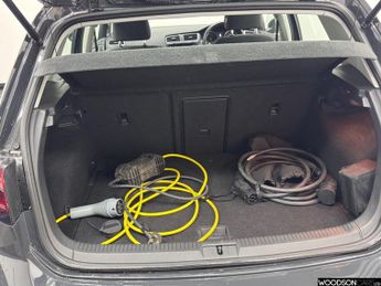 VOLKSWAGEN E-GOLF 35.8kWh e-Golf Hatchback 5dr Electric Auto (136 ps)