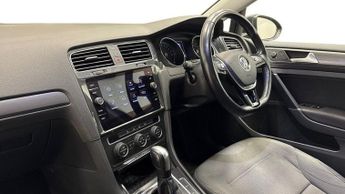 VOLKSWAGEN E-GOLF 35.8kWh e-Golf Hatchback 5dr Electric Auto (136 ps)
