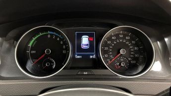 VOLKSWAGEN E-GOLF 35.8kWh e-Golf Hatchback 5dr Electric Auto (136 ps)