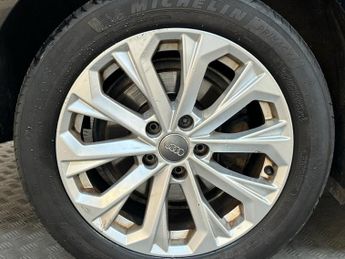 AUDI A4 2.0 TDI 35 Technik Saloon 4dr Diesel S Tronic Euro 6 (s/s) (163 