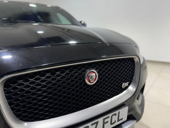 JAGUAR F-PACE 3.0 D300 V6 S SUV 5dr Diesel Auto AWD Euro 6 (s/s) (300 ps)