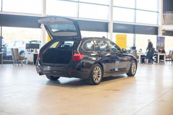 BMW 3 SERIES 1.5 318i SE Touring 5dr Petrol Auto Euro 6 (s/s) (136 ps)