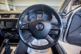 SKODA OCTAVIA 2.0 TDI Elegance Hatchback 5dr Diesel DSG Euro 5 (s/s) (150 ps)