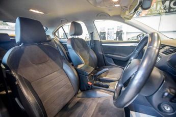 SKODA OCTAVIA 2.0 TDI Elegance Hatchback 5dr Diesel DSG Euro 5 (s/s) (150 ps)