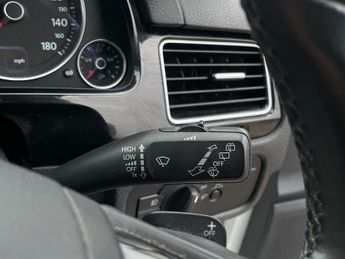 VOLKSWAGEN TOUAREG 3.0 TDI V6 BlueMotion Tech R-Line SUV 5dr Diesel Tiptronic 4WD E