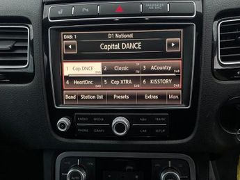 VOLKSWAGEN TOUAREG 3.0 TDI V6 BlueMotion Tech R-Line SUV 5dr Diesel Tiptronic 4WD E