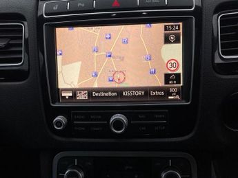 VOLKSWAGEN TOUAREG 3.0 TDI V6 BlueMotion Tech R-Line SUV 5dr Diesel Tiptronic 4WD E