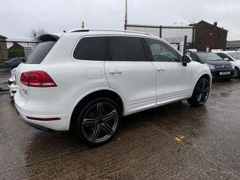 VOLKSWAGEN TOUAREG 3.0 TDI V6 BlueMotion Tech R-Line SUV 5dr Diesel Tiptronic 4WD E