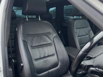 VOLKSWAGEN TOUAREG 3.0 TDI V6 BlueMotion Tech R-Line SUV 5dr Diesel Tiptronic 4WD E