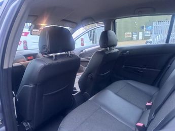 VAUXHALL ASTRA 1.8i 16v Design Sport Hatch 3dr Petrol Automatic (194 g/km, 123 