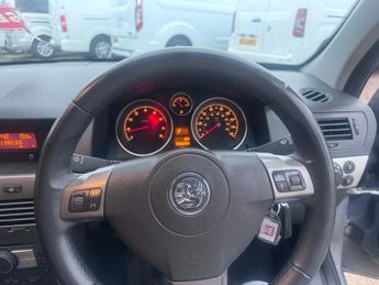 VAUXHALL ASTRA 1.8i 16v Design Sport Hatch 3dr Petrol Automatic (194 g/km, 123 