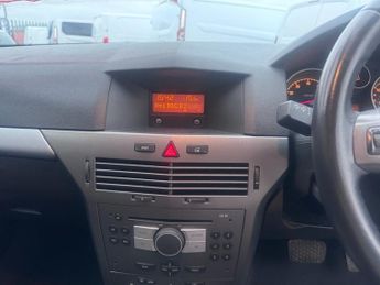 VAUXHALL ASTRA 1.8i 16v Design Sport Hatch 3dr Petrol Automatic (194 g/km, 123 