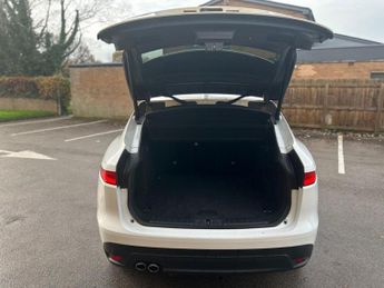 JAGUAR F-PACE 2.0 D180 R-Sport SUV 5dr Diesel Auto AWD Euro 6 (s/s) (180 ps)