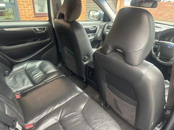 VOLVO XC70 2.4 D5 SE Estate 5dr Diesel Geartronic AWD (224 g/km, 185 bhp)