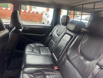 VOLVO XC70 2.4 D5 SE Estate 5dr Diesel Geartronic AWD (224 g/km, 185 bhp)