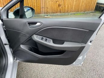 RENAULT CLIO 1.6 E-TECH Evolution Hatchback 5dr Petrol Hybrid Auto Euro 6 (s/