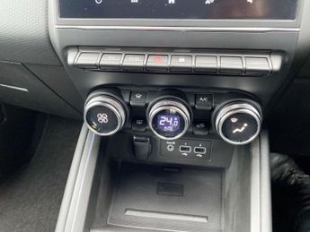 RENAULT CLIO 1.6 E-TECH Evolution Hatchback 5dr Petrol Hybrid Auto Euro 6 (s/