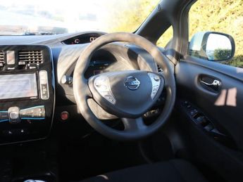 NISSAN LEAF 24kWh Acenta Hatchback 5dr Electric Auto (107 bhp)