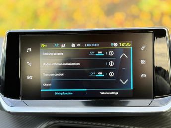 PEUGEOT E-2008 50kWh Allure Premium SUV 5dr Electric Auto (136 ps)