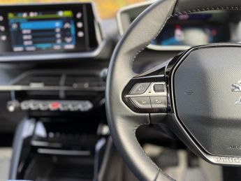 PEUGEOT E-2008 50kWh Allure Premium SUV 5dr Electric Auto (136 ps)