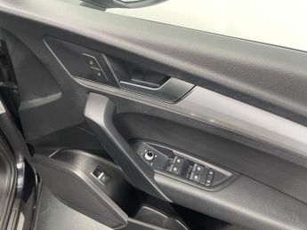 AUDI Q5 2.0 TDI 40 Sport SUV 5dr Diesel S Tronic quattro Euro 6 (s/s) (1