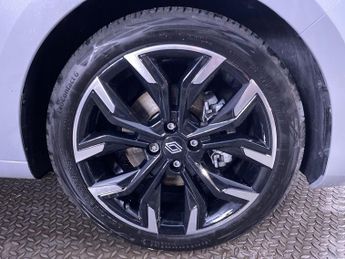 RENAULT CLIO 1.6 E-TECH techno Hatchback 5dr Petrol Hybrid Auto Euro 6 (s/s) 