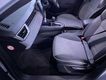 RENAULT CLIO 1.6 E-TECH techno Hatchback 5dr Petrol Hybrid Auto Euro 6 (s/s) 