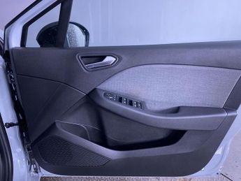 RENAULT CLIO 1.6 E-TECH techno Hatchback 5dr Petrol Hybrid Auto Euro 6 (s/s) 