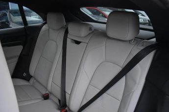 PORSCHE MACAN 380KW 100kWh (300KW FAST CHARGE) 4S Electric Auto 4WD (516ps) AS