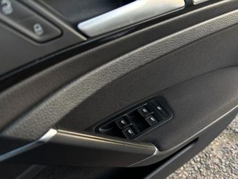 VOLKSWAGEN GOLF 2.0 TDI BlueMotion Tech GT Edition Hatchback 5dr Diesel DSG Euro